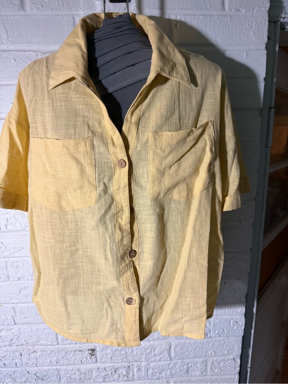 Mlle Gabrielle Short-Sleeve Button-Down Shirt in Pale Yellow